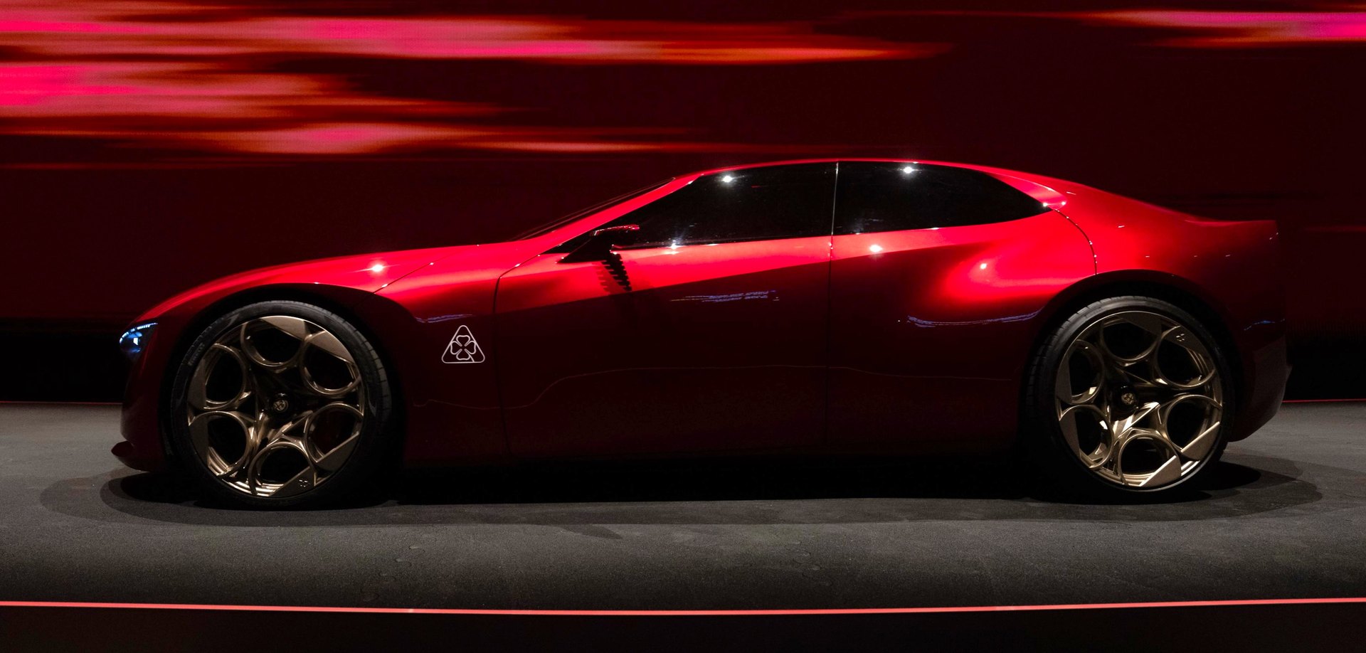 In profile the proportions give the game away — 4,700 mm long on a 2,930 mm wheelbase and just 1,331 mm tall, with no B-pillar and rear doors hinged at the back.