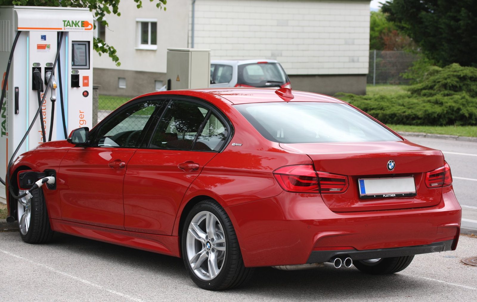 BMW Recalls 29,119 Plug-In Hybrid Sedans Over Starter Fire Risk