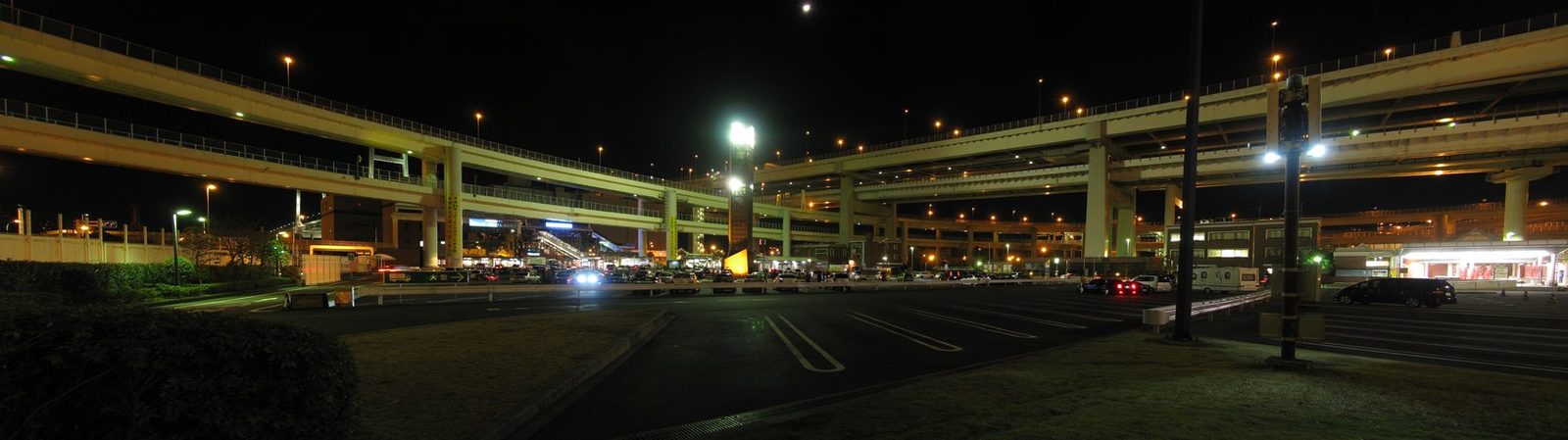 There's No Schedule, No Entry Fee, and No Organizer — It's Just a Highway Rest Stop Where the Cars Show Up