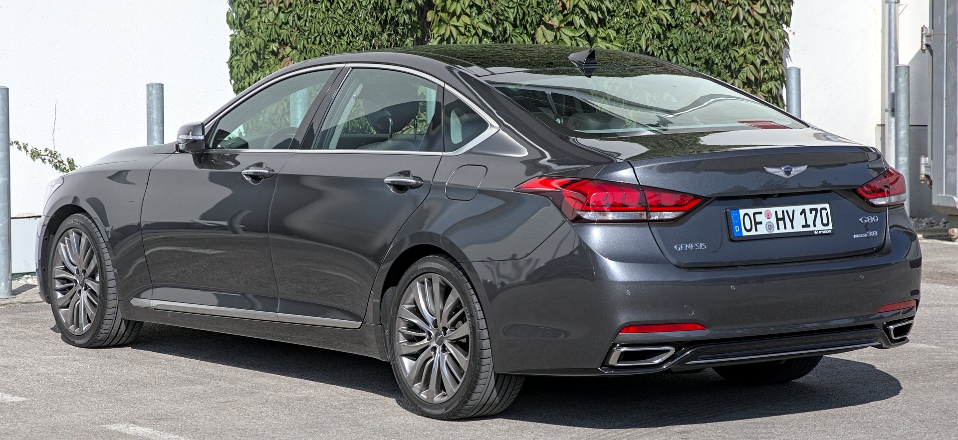 The other half of the campaign: a first-generation Genesis G80, the DH platform rebadged when Genesis became its own brand. The recall covers 39,978 G80s built between March 2016 and November 2019.