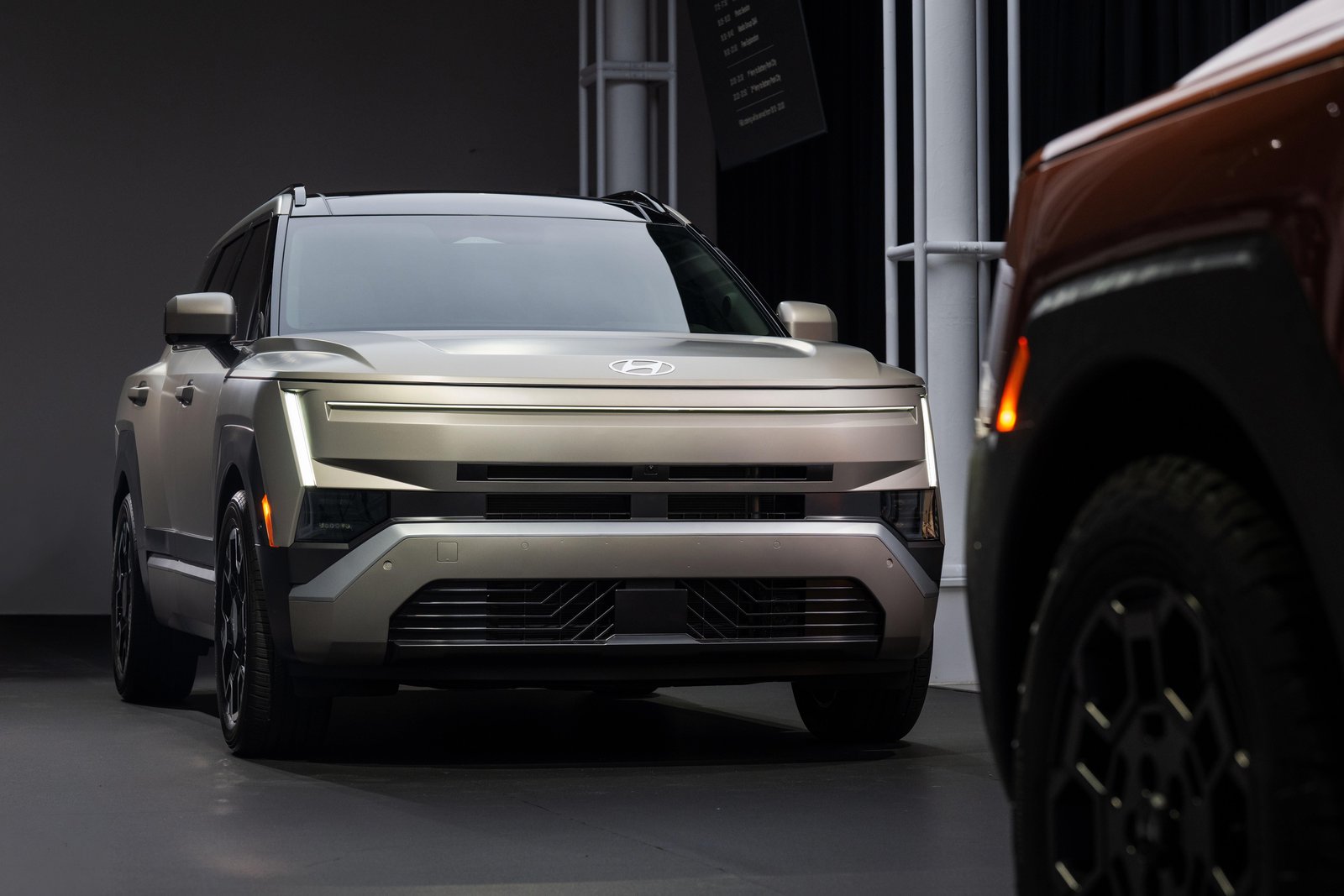 The front end, up close. Hyundai calls the signature H-Edge lighting, and pairs indirect centre lighting with edge lighting to stretch the car horizontally. Micro Pixel Lighting, with 25,600 individual LED pixels, is available on the short-wheelbase car.