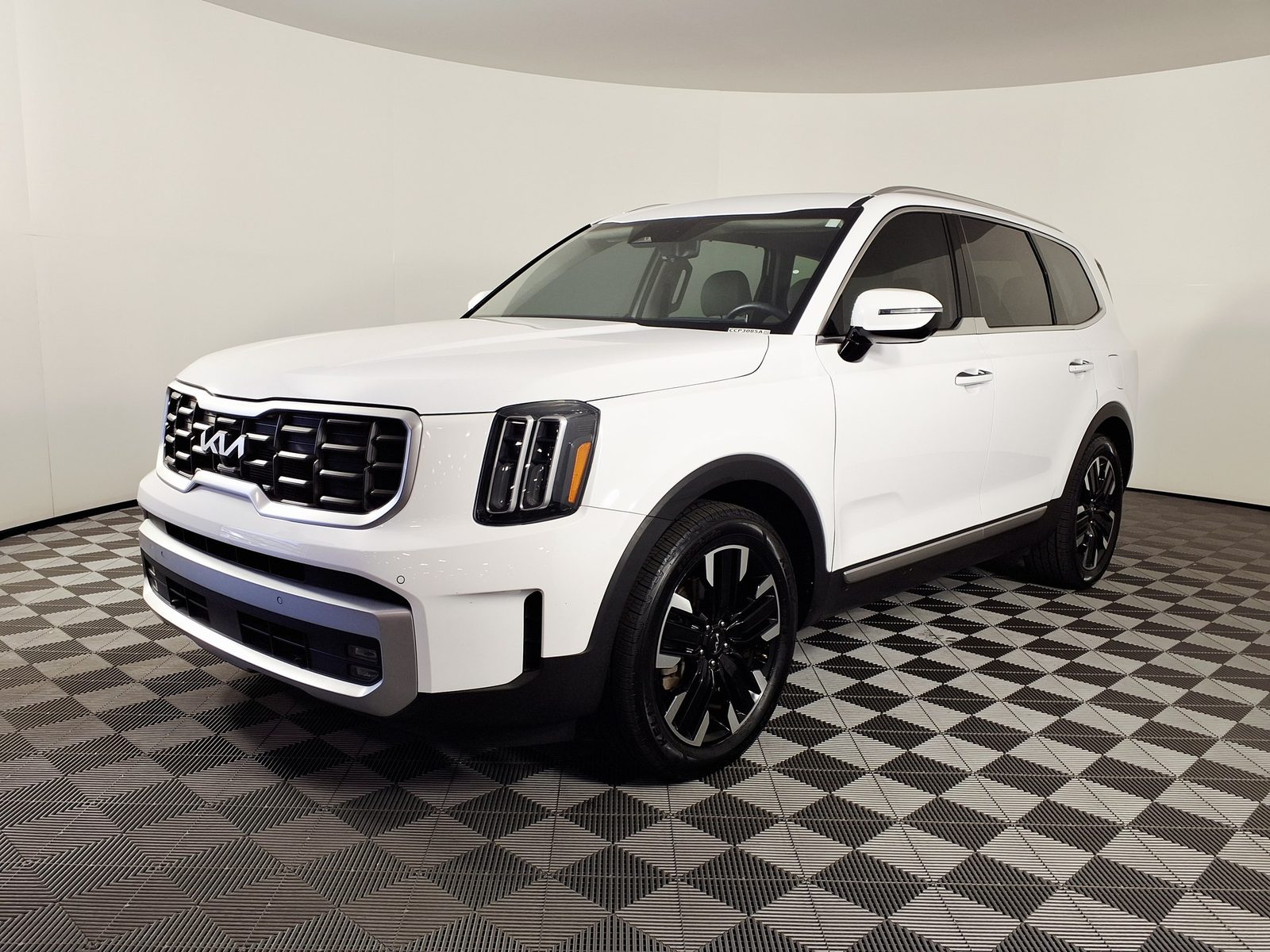 Kia Recalls Nearly 463,000 Tellurides Over a Seat Switch That Can Catch Fire