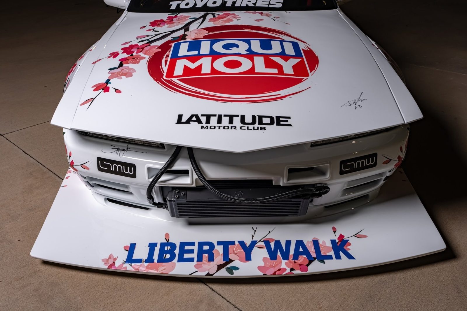 A Widebody R32 GT-R Wears a Hand-Painted Tribute to Japan