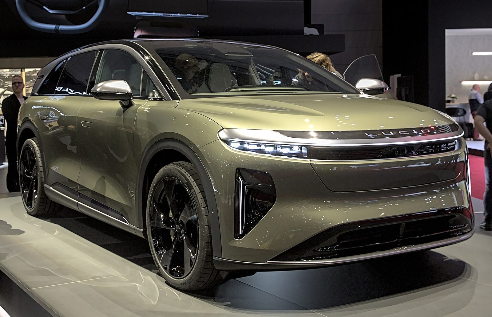 Lucid Pushes Its Affordable Crossover to 2027 After a $1 Billion Quarter