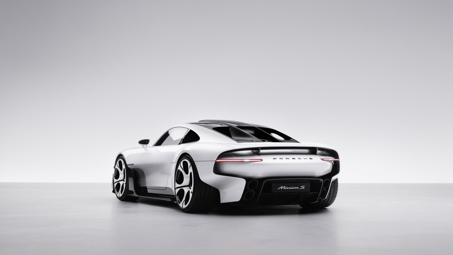 The rear. The integrated active wing, the louvred engine cover and the car-in-car treatment Porsche says it derived from the GT1 are all here — as are four exhaust outlets, which is the most informative thing on the car that Porsche's press release does not mention.