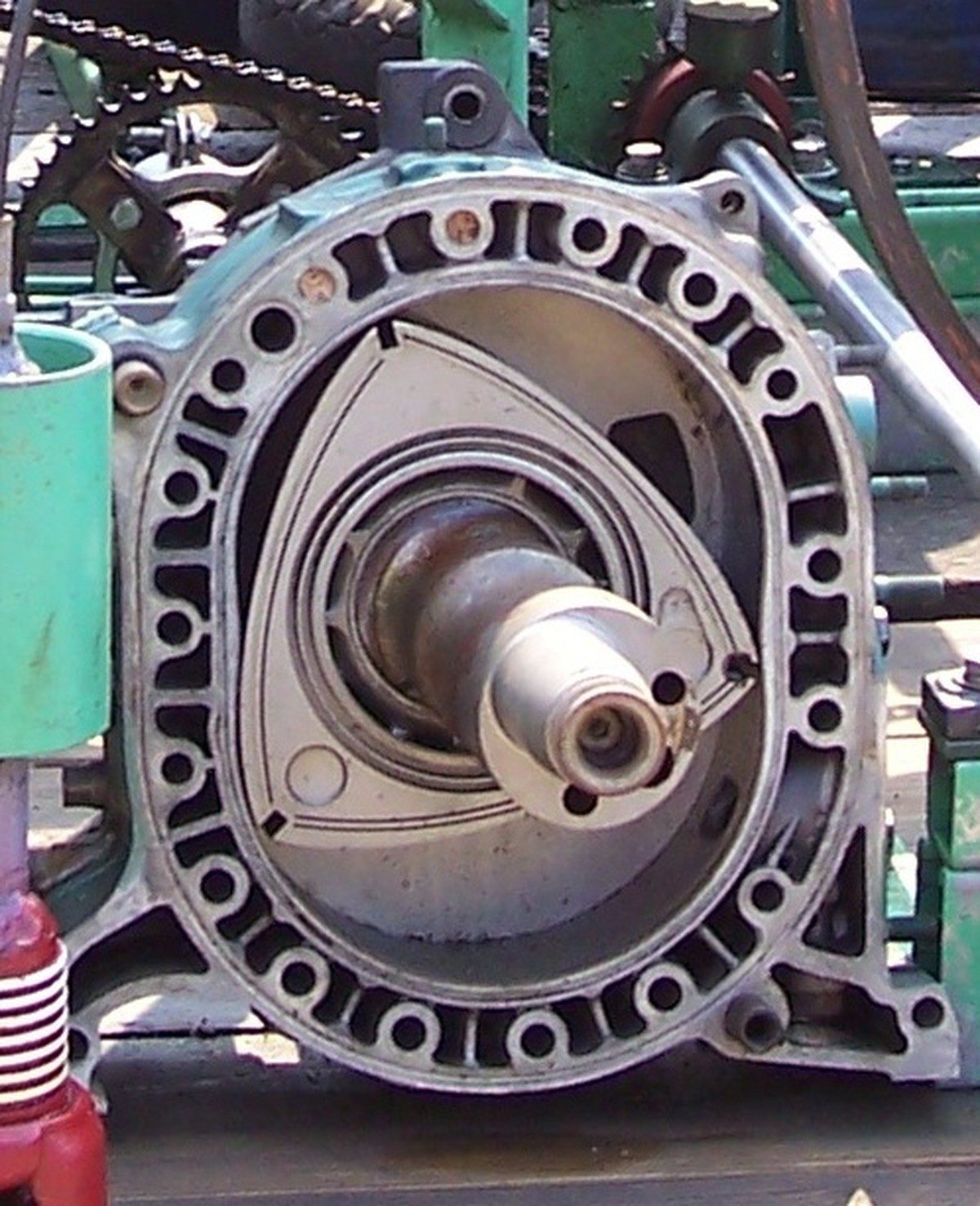 A cutaway Wankel rotor and housing, showing the triangular rotor and the epitrochoid-shaped chamber it spins inside.